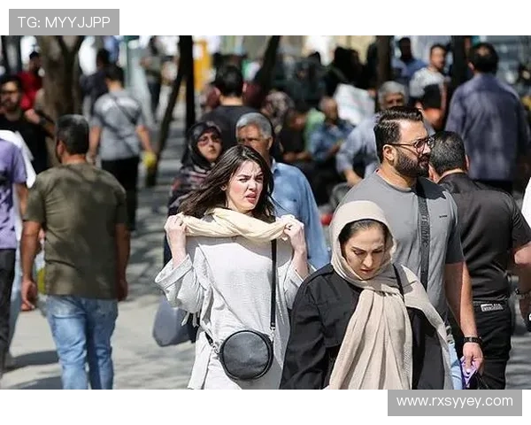 伊朗男女足拒唱国歌为女性权利抗议